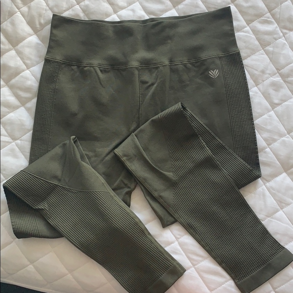 New Olive F21 Ribbed Active Leggings
